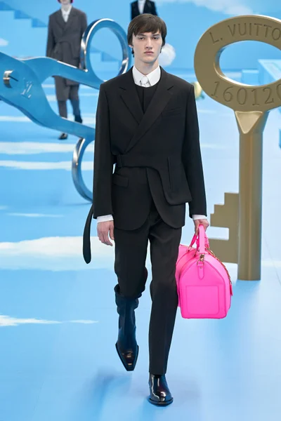 Look 11
